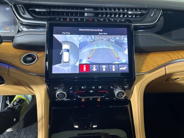 2022 Jeep Grand Cherokee Summit