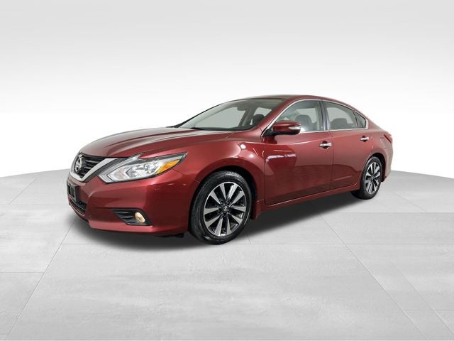 Used 2017 Nissan Altima SV with VIN 1N4AL3AP7HC131872 for sale in Medina, OH