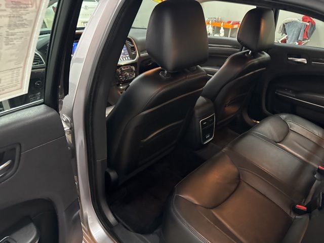 2016 Chrysler 300 Limited