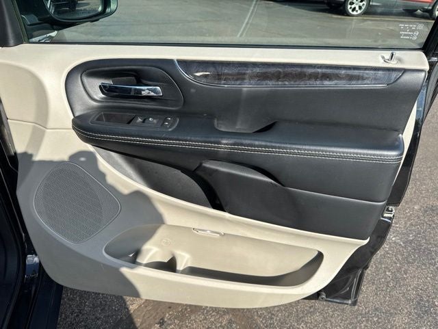 2016 Chrysler Town & Country Touring