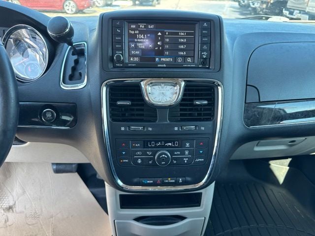 2015 Chrysler Town & Country Touring-L