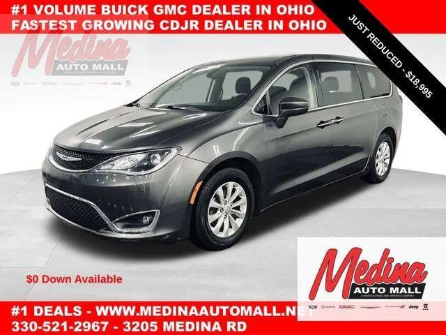 2018 Chrysler Pacifica Touring Plus's photo