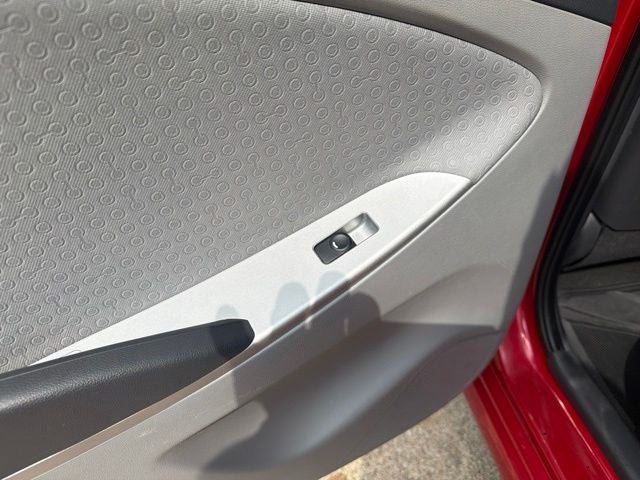 2013 Hyundai Accent SE