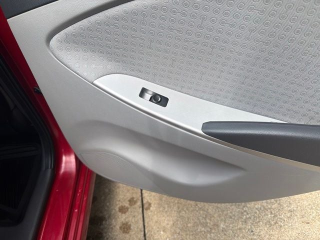 2013 Hyundai Accent SE