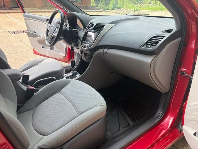 2013 Hyundai Accent SE
