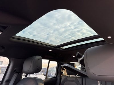 2023 Land Rover Defender 130 X-Dynamic SE