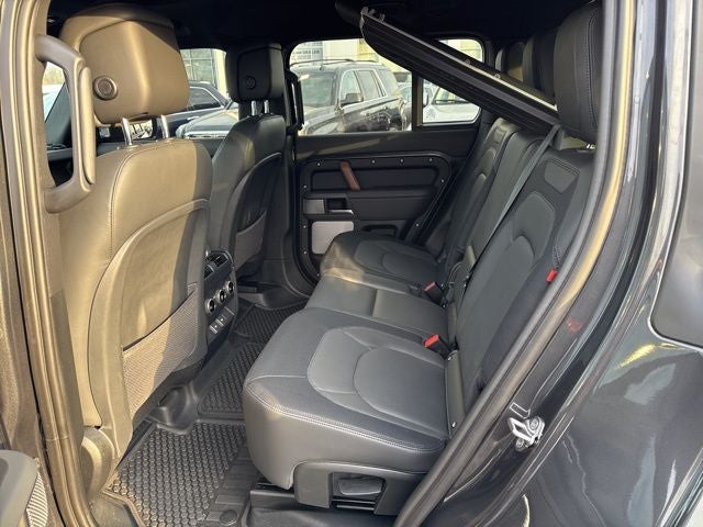 2023 Land Rover Defender 130 X-Dynamic SE