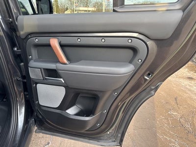 2023 Land Rover Defender 130 X-Dynamic SE