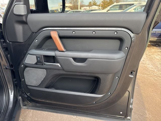 2023 Land Rover Defender 130 X-Dynamic SE