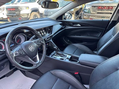 2018 Buick Regal TourX Essence