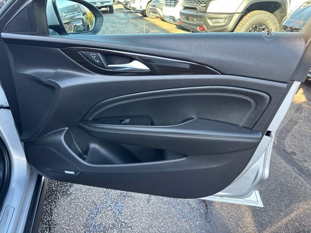 2018 Buick Regal TourX Essence