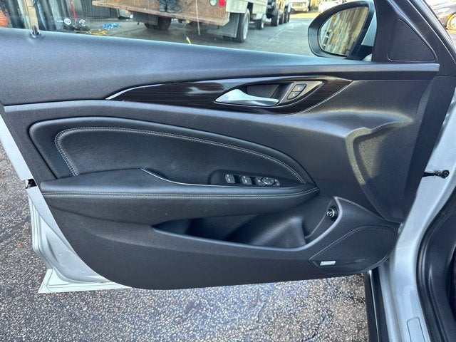 2018 Buick Regal TourX Essence