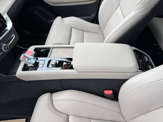 2025 Volvo XC90 B6 Ultra 2025.5
