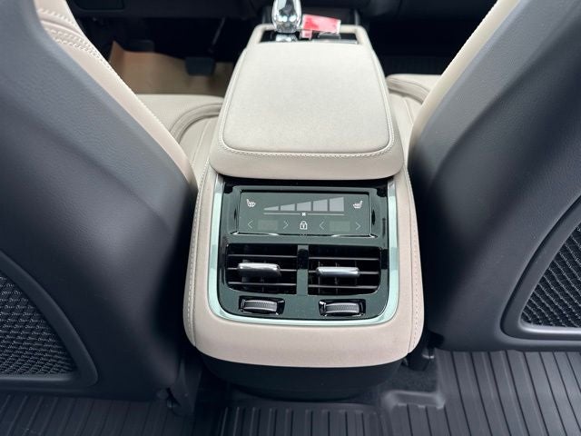 2025 Volvo XC90 B6 Ultra 2025.5
